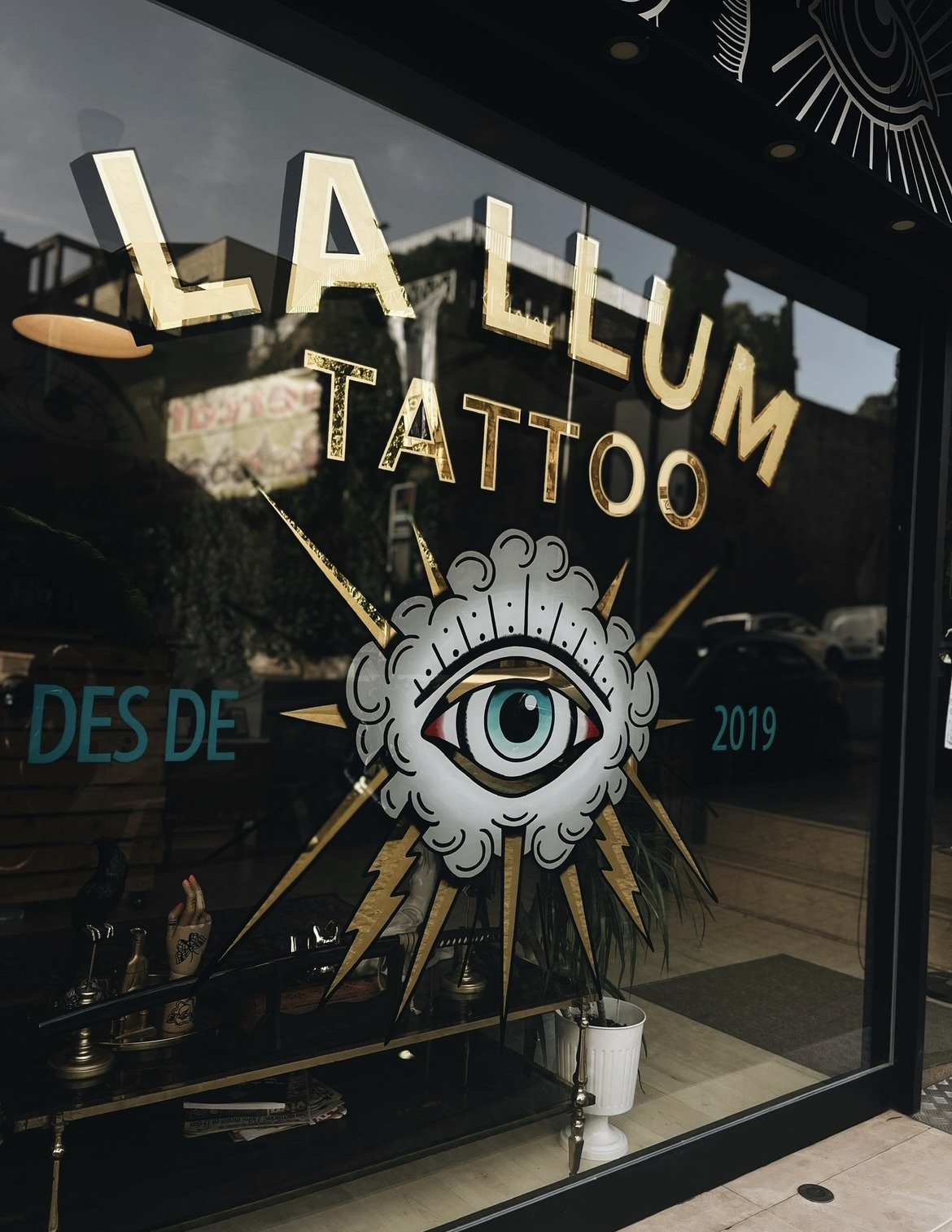 Aparador de La Llum Tattoo a Manresa